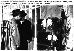 Giuseppe Imbò e il vulcanologo Izumi Yokoyama osservano lesioni negli edifici di Pozzuoli, 8 marzo 1970. in Gasparini, 2013 giuseppe imbo 3