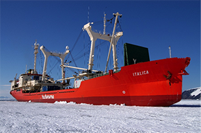 Figura 3. Nave-cargo oceanografica ITALICA. Foto di Federico Giglio, CNR-ISMAR Bologna newletters10 carote fondali marini 3
