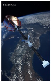 Composizione fotografica simulata di uno dei tre satelliti della costellazione Swarm, sullo sfondo la penisola italiana. ns11 cercando dallalto 2