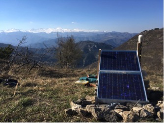 Foto 2 - Stazione sismica (ED15) in acquisizione in località Pietracamela ns12 principe carlo 2