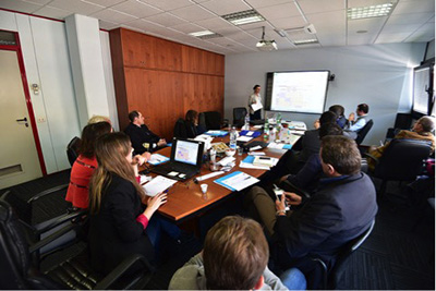 La tavola rotonda tra Stakeholder e responsabili del progetto SAVEMEDCOASTS durante lo Small Group Meeting tenutosi all’Istituto Nazionale di Geofisica e Vulcanologia (INGV) ns12 savemedcoasts