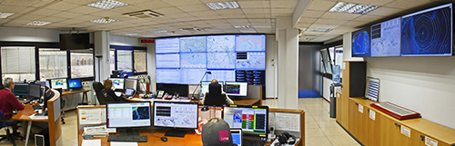 Figura1: Visione del servizio rilasciato all’ERCC basato su una struttura di coordinamento a quattro rischi. Quattro partner - più uno per gli tsunami generati dai terremoti, i coordinatori degli hazard, assicureranno una consulenza scientifica 24/7 all’ERCC in collaborazione con i rispettivi partner che hanno un expertise su quello specifico hazard. N.B.: il diagramma non mostra tutti i partner e tutte le entità per semplicità. aristotele2