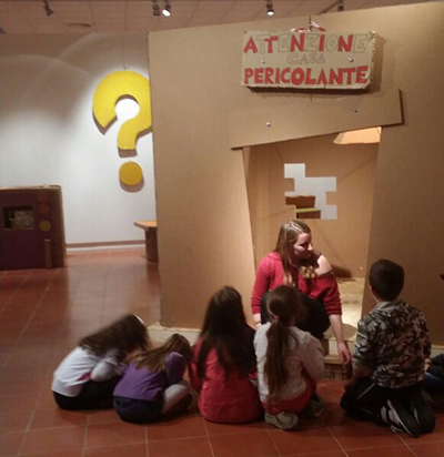 Figura1: Visione del servizio rilasciato all’ERCC basato su una struttura di coordinamento a quattro rischi. Quattro partner - più uno per gli tsunami generati dai terremoti, i coordinatori degli hazard, assicureranno una consulenza scientifica 24/7 all’ERCC in collaborazione con i rispettivi partner che hanno un expertise su quello specifico hazard. N.B.: il diagramma non mostra tutti i partner e tutte le entità per semplicità. iononrischio4