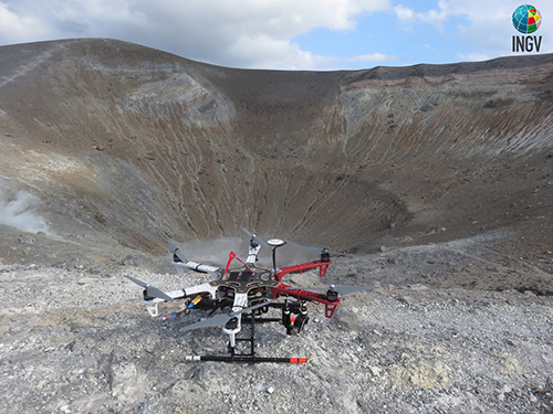 L’esacottero DJI in procinto di decollare sopra il Cratere la Fossa dell’Isola di Vulcano strumento