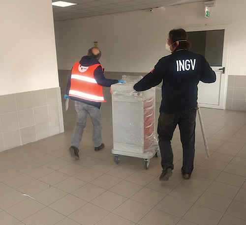 Un momento della consegna di apparecchiature all’Ospedale Frangipane di Ariano Irpino