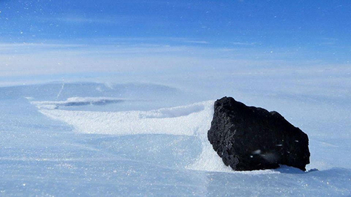 Un meteorite in Antartide, immagine dal web Artide5