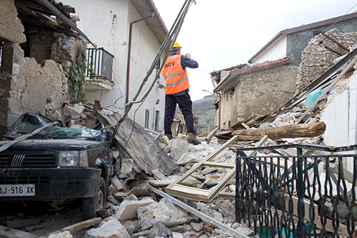 Personale QUEST durante il rilievo per il terremoto dell’Aquila, 2009 Management4