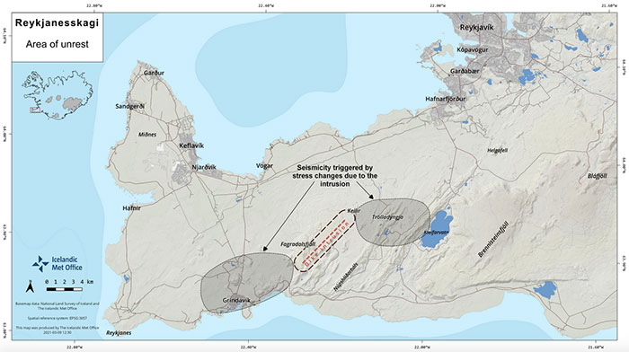 Un’immagine elaborata prima dell’eruzione in corso dall’Icelandic Met Office (IMO). Le zone evidenziate corrispondono a quelle in cui si è verificato l’allineamento geologico dei terremoti: in quelle aree il magma si stava muovendo e stava risalendo lungo la crosta terrestre. In alto a destra è invece circoscritta, in un triangolo rosso, la penisola di Reykjanes oggetto della crisi sismica degli ultimi mesi e, poi, dell’eruzione Fucina2