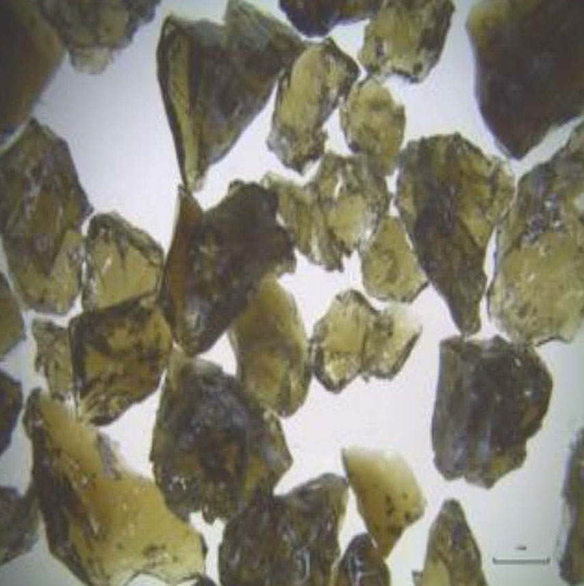 Frammenti di magma rapidamente raffreddato a formare vetro vulcanico (ossidiana) giunto in superficie con i fluidi di raffreddamento durante la perforazione del 2009 che ha raggiunto il magma Fucina5