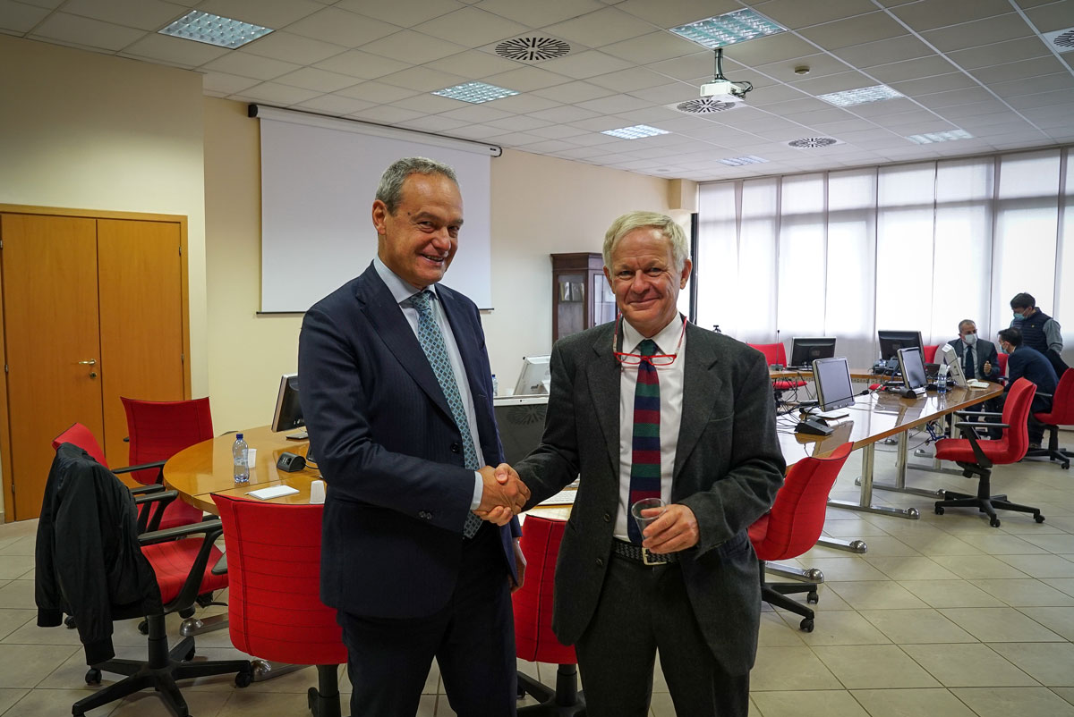 Il Presidente dell’INGV, Carlo Doglioni, a destra, insieme al Rettore dell’UNICAS, Giovanni Betta management2