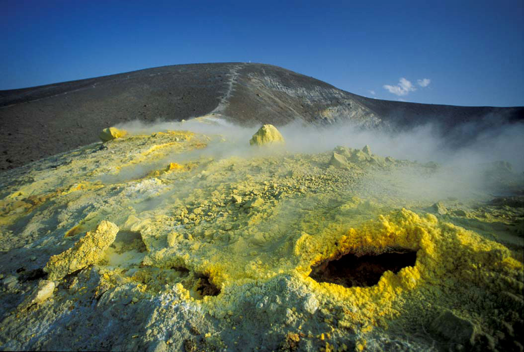 Cratere di Vulcano (foto di Roberto Rinaldi) cie vulcano panarea4